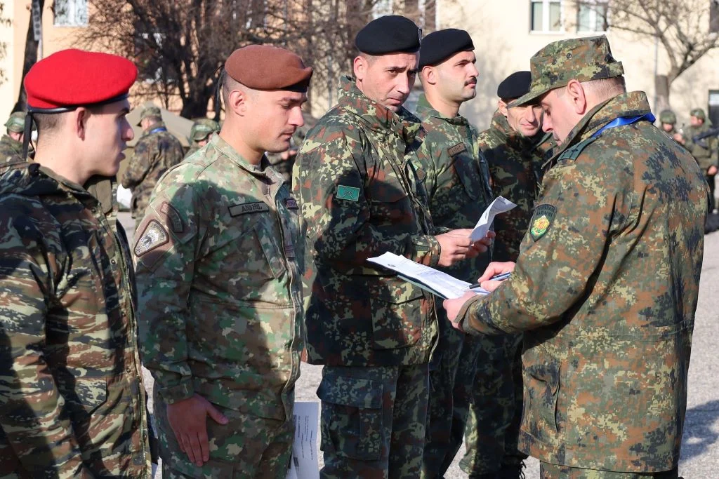 военнослужещите, контингенти