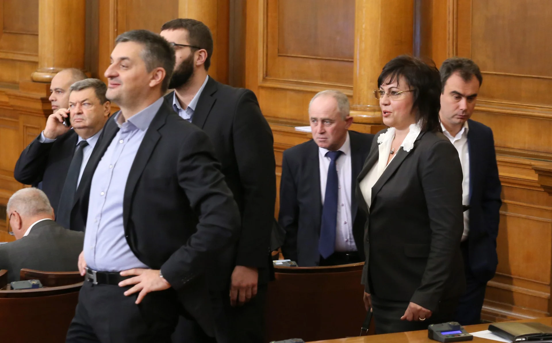 Парламент Кирил Добрев