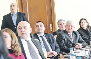 Бойко Борисов реши да покаже на министрите си къде дебнат опасностите по пътищата