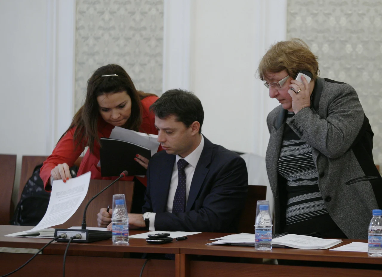 ПарламентКомисия по икономическа политикаДелян Добрев - министър на икономиката