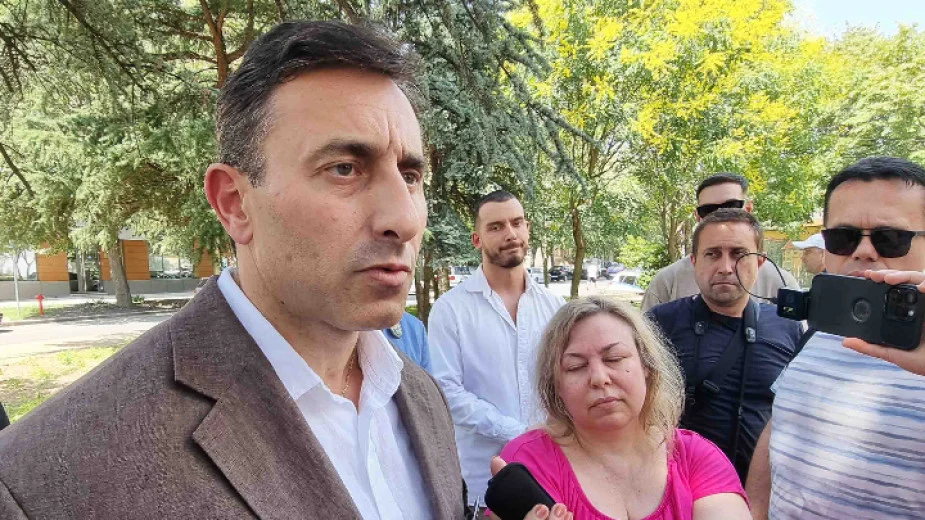 Изпълнителният директор на НАП Румен Спецов в Димитровград, където участва в кампанията на Агенция "Митници" срещу дрогата "Не сте сами".