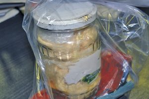 Освен прахообразното вещество