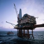 В спорните територии от Каспийско море има нефт и природен газ за милиарди.Нефтена платформаСонда