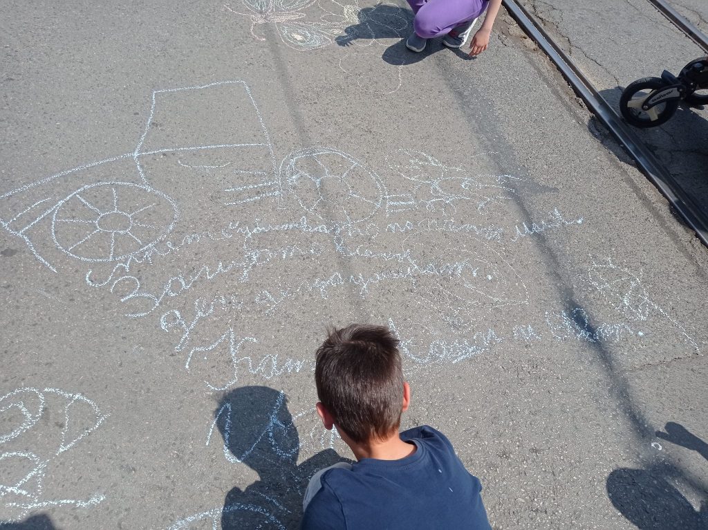 За 42 ден граждани почитат паметта на Ани и Явор на бул. "Сливница" 8 348561915 2657462134410946 2472306685577422305 n
