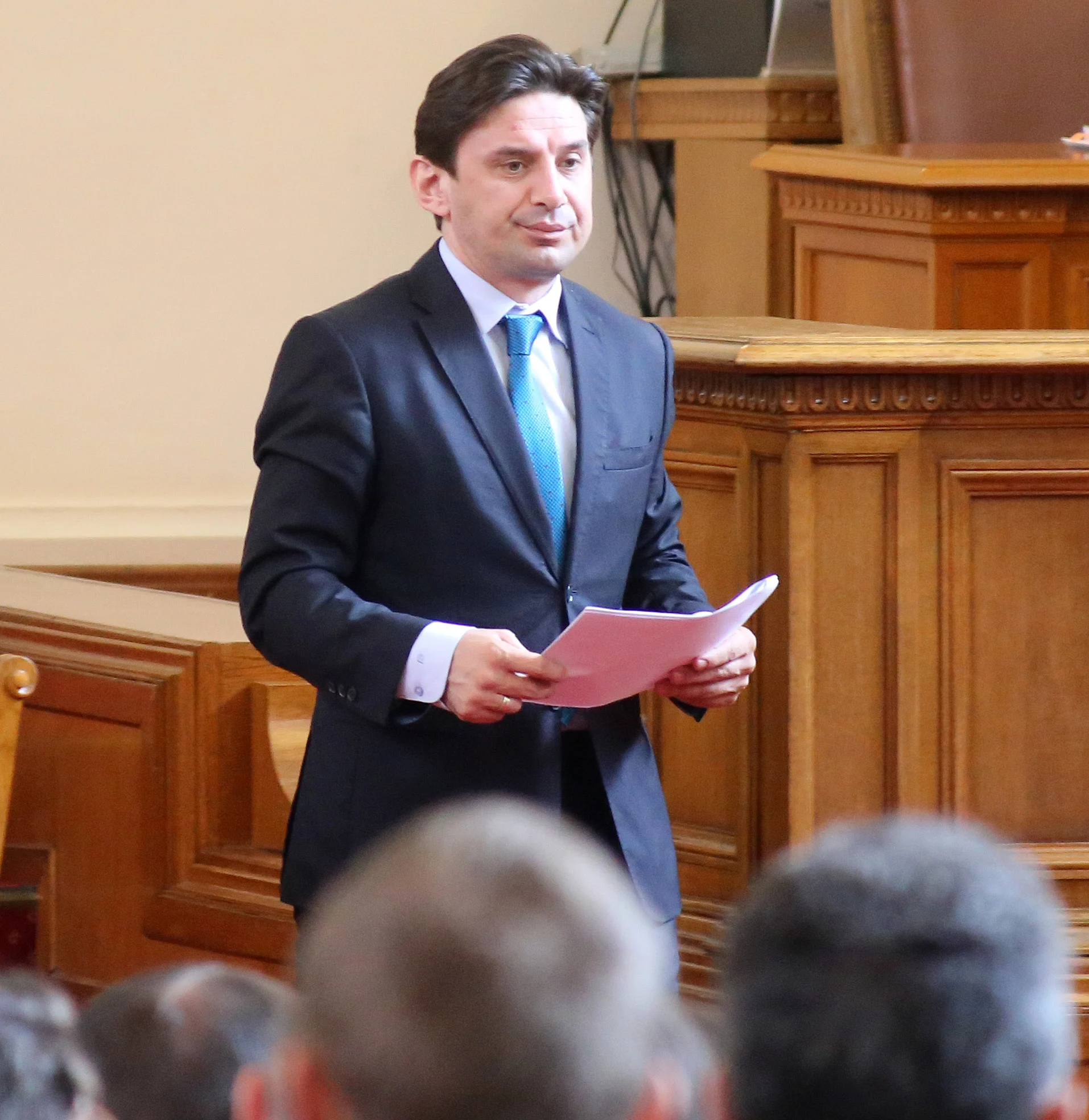 Парламент Халил Летифов