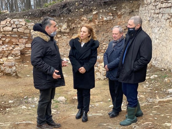 Марияна Николова в средновековния град Мисионис