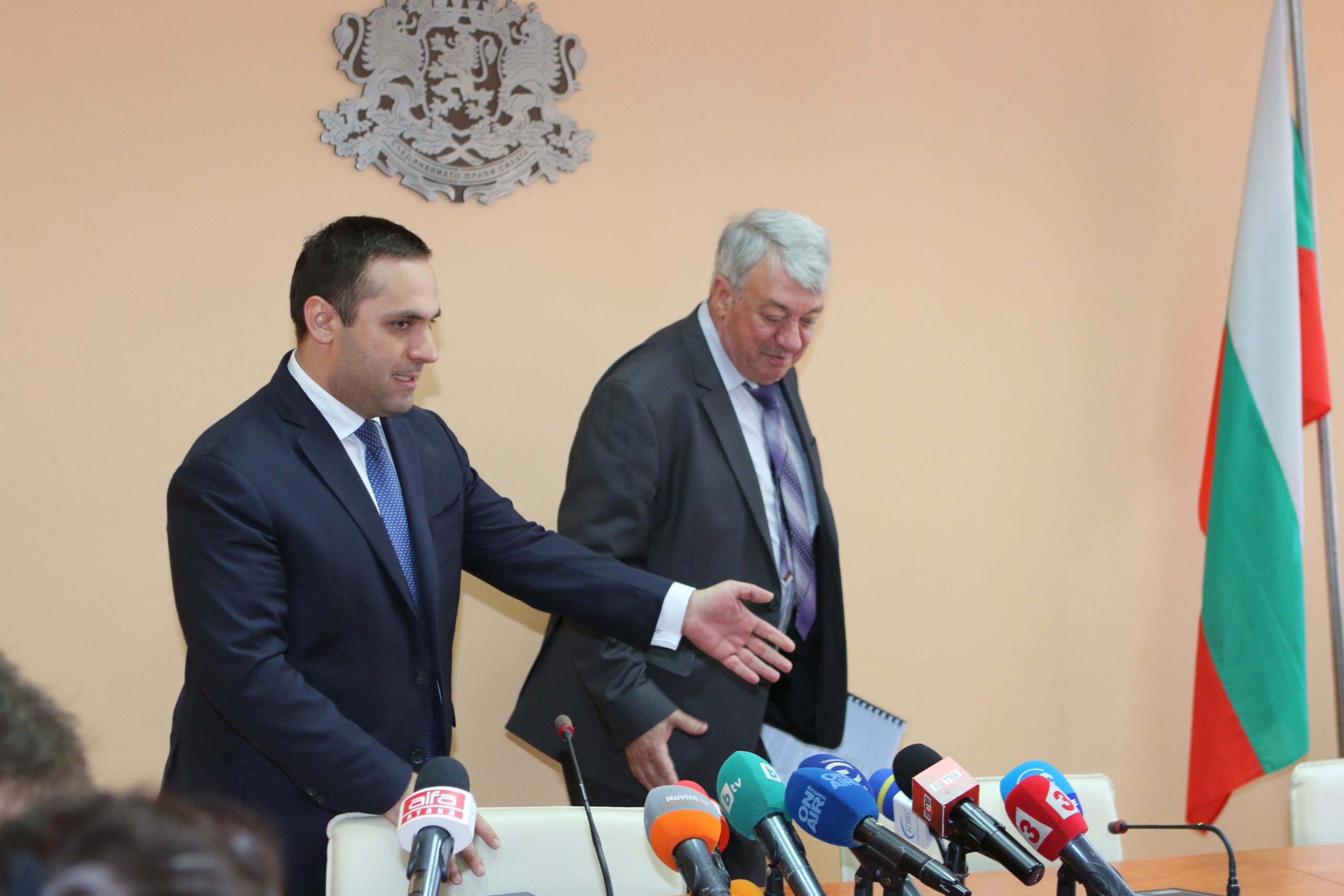 Брифинг министерство на икономиката Емил Караниколов