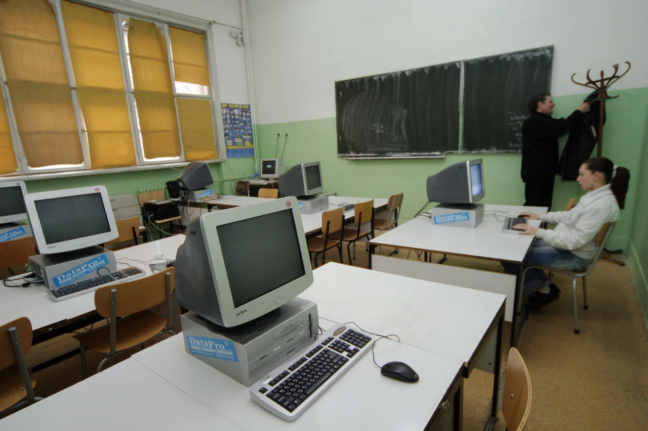 УчилищеКомпютърен кабинет