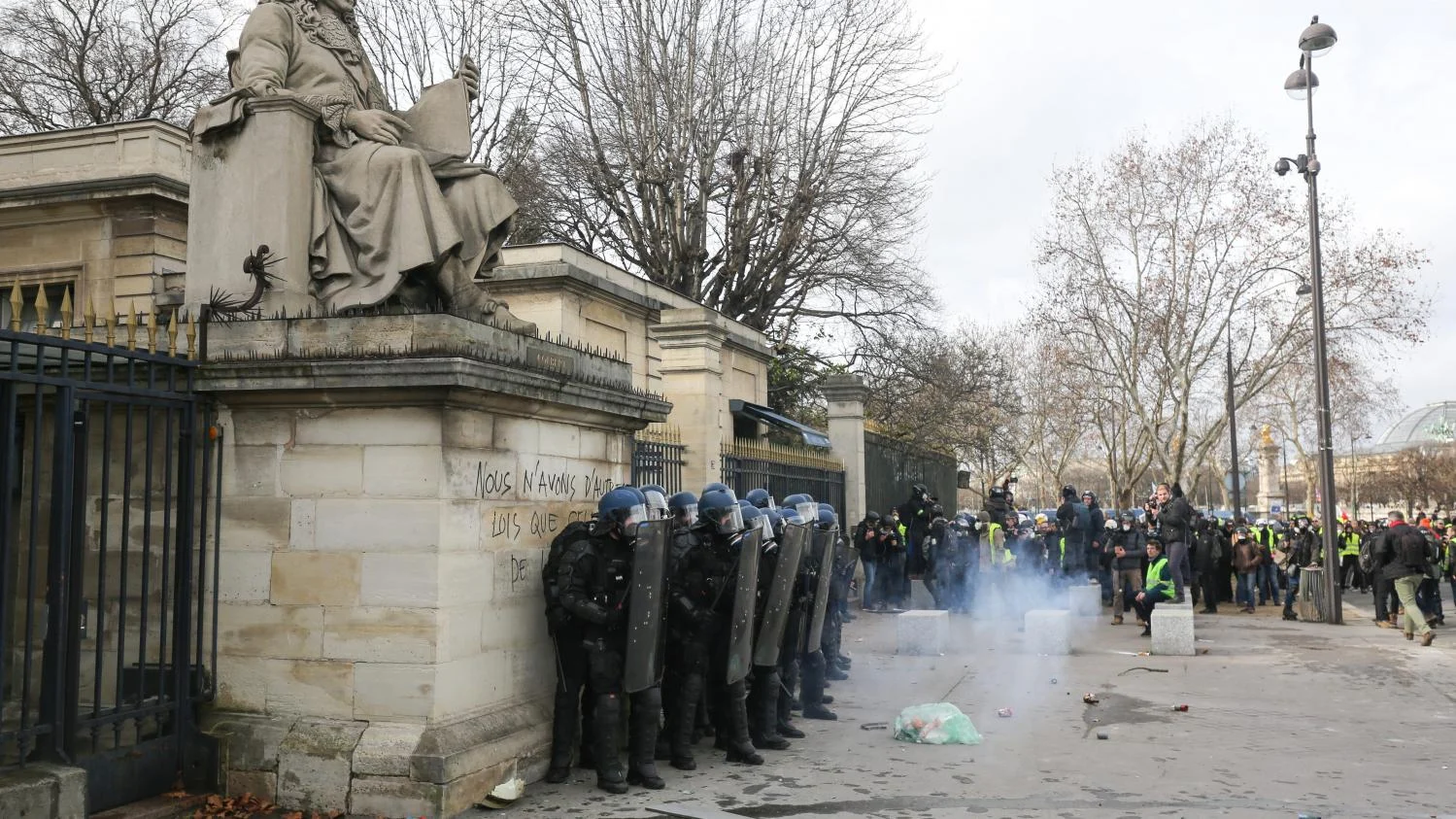 жълти жилетки безредици париж