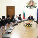 Борисов дава пари на църкви и джамии