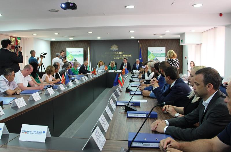петя аврамова