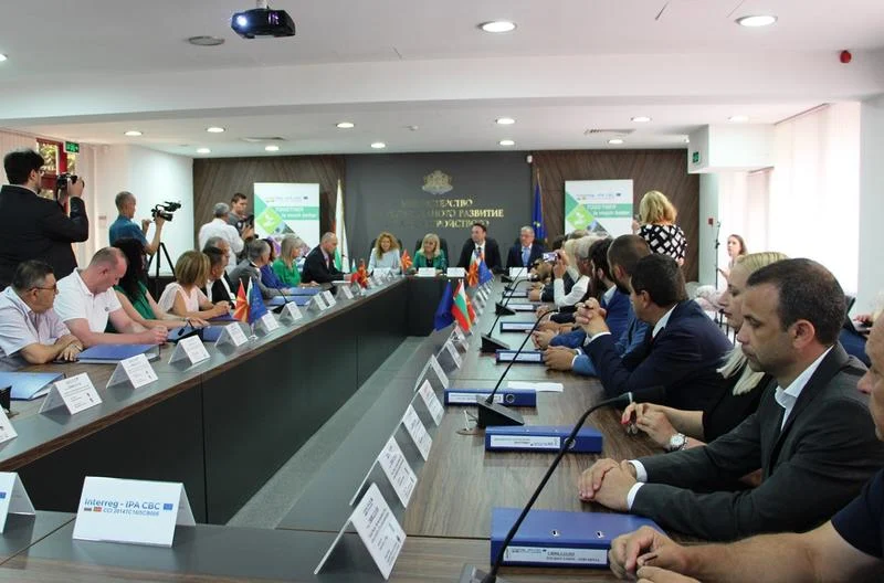 петя аврамова