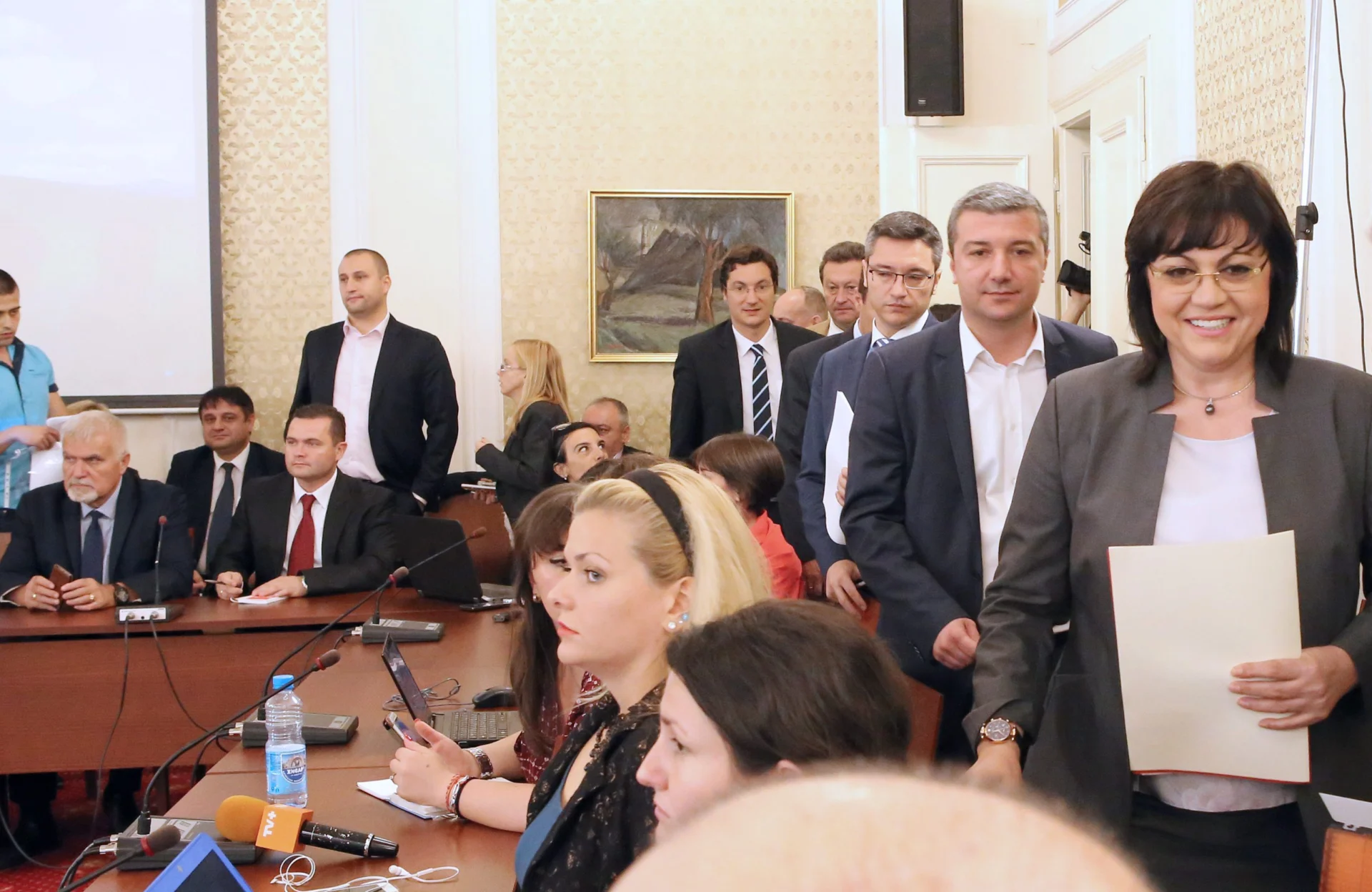 Парламент БСП Корнелия Нинова
