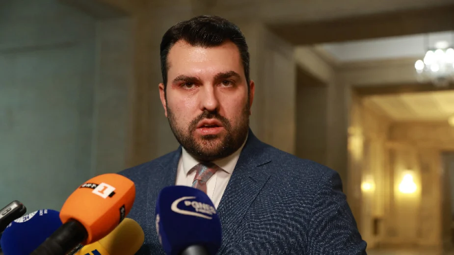 Първите евакуирани българи от Израел кацнаха в София