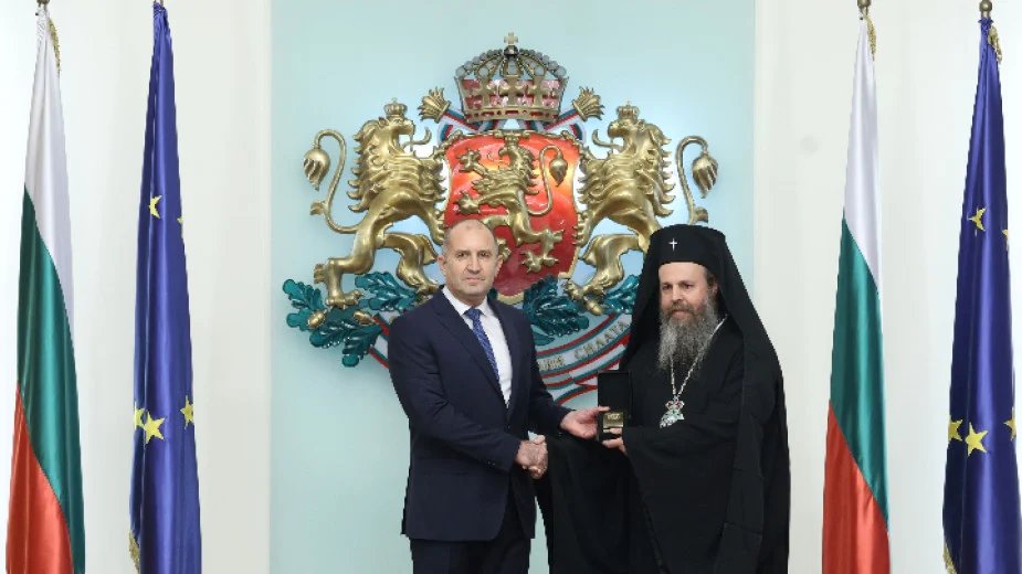 Митрополит Серафим получи почетния празник на президента Румен Радев