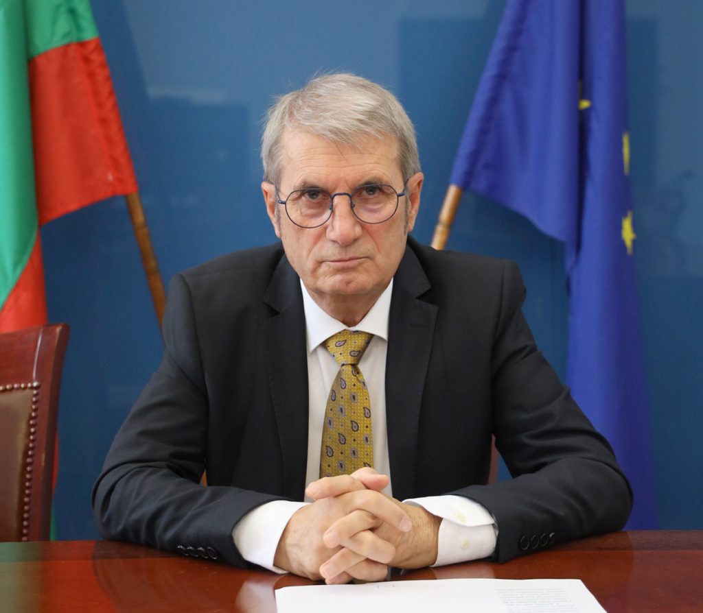 здравният министър, Христо Хинков