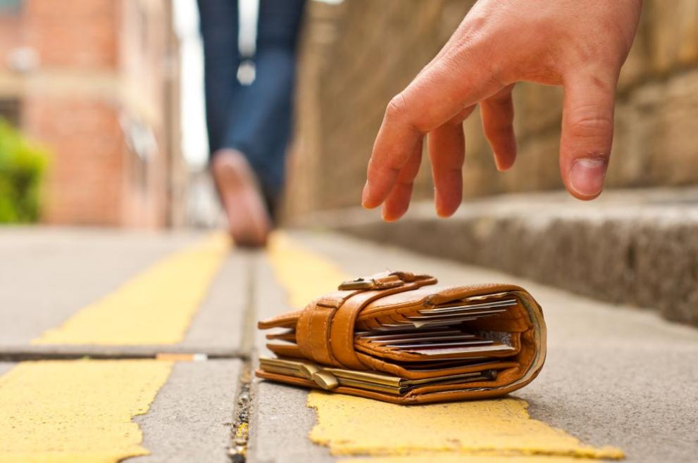 портфейл с пари