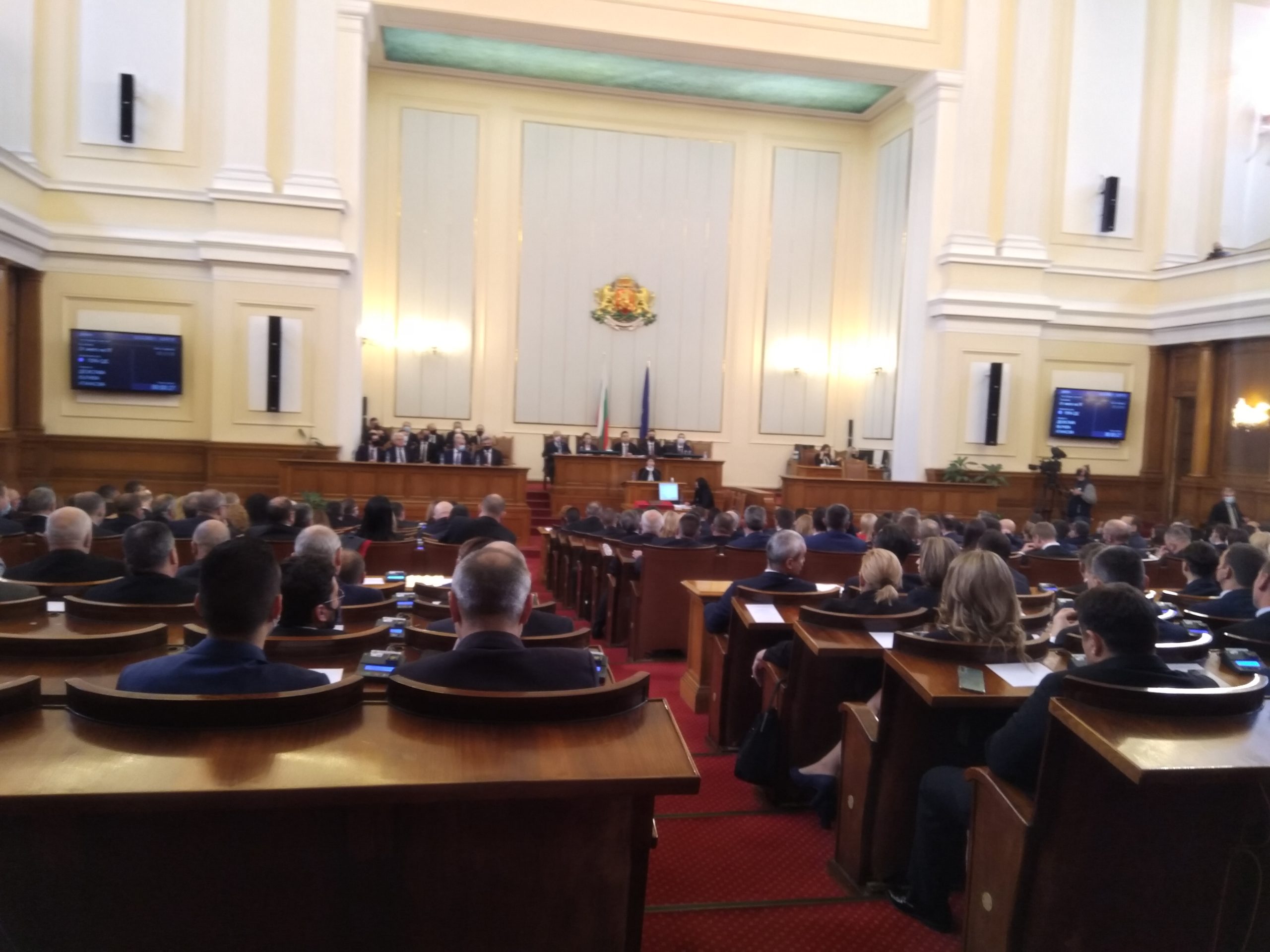 Парламент избор на ново правителство