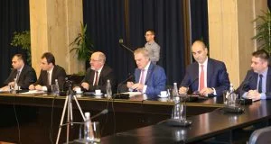 Пресконференция на Слави Трифонов с депутати