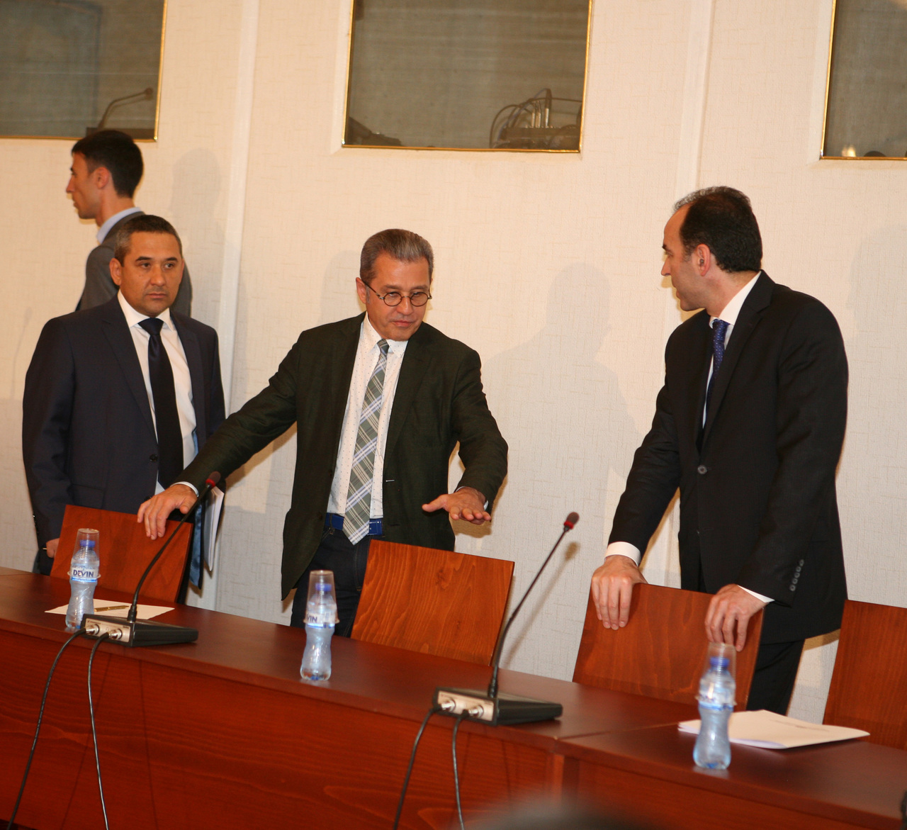 ПарламентКомисия по бюджет и финансиИзслушване на Иван ИскровЙордан Цонев - предс. на комисията