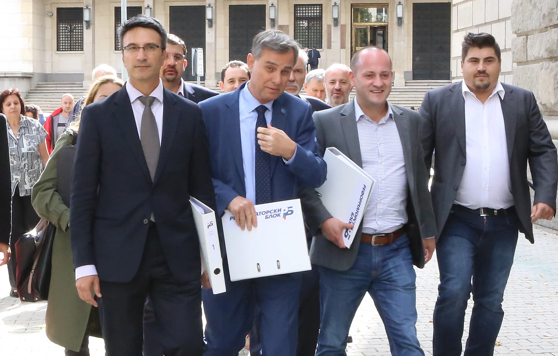 Коалиция от партии Реформаторски блок се регистрира в ЦИК за участие в президентските избори на 6 ноември.