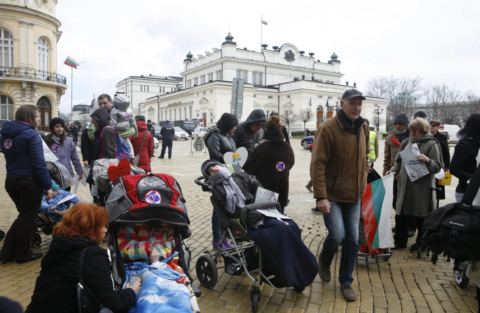 площад „Народно събрание”   събиране на родители на деца с увреждания