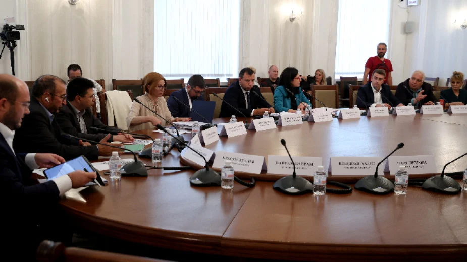 Парламентарната комисия по казуса с "Исторически парк" на "Величие" изслуша зам.-председателя на КФН