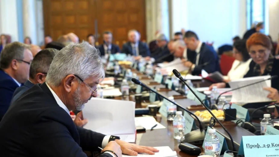 Здравната комисия в парламента ще разгледа ветото на Радев върху текстове от Закона за здравното осигуряване