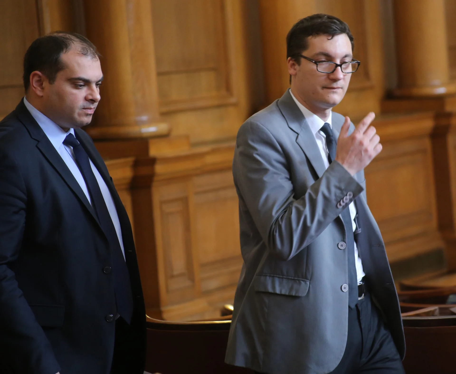 Парламент Филип Попов