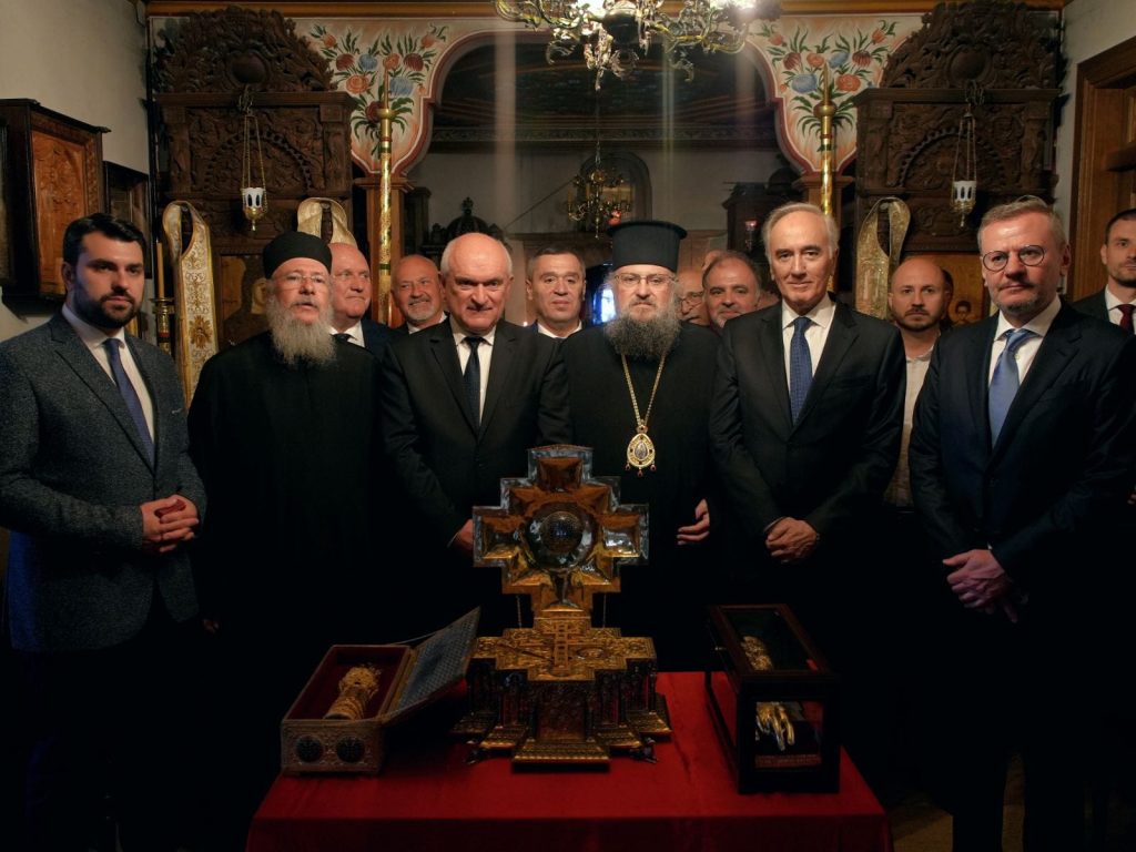 Димитър Главчев се поклони на мощите на св. св. Кирил и Методий в Света гора, делегация