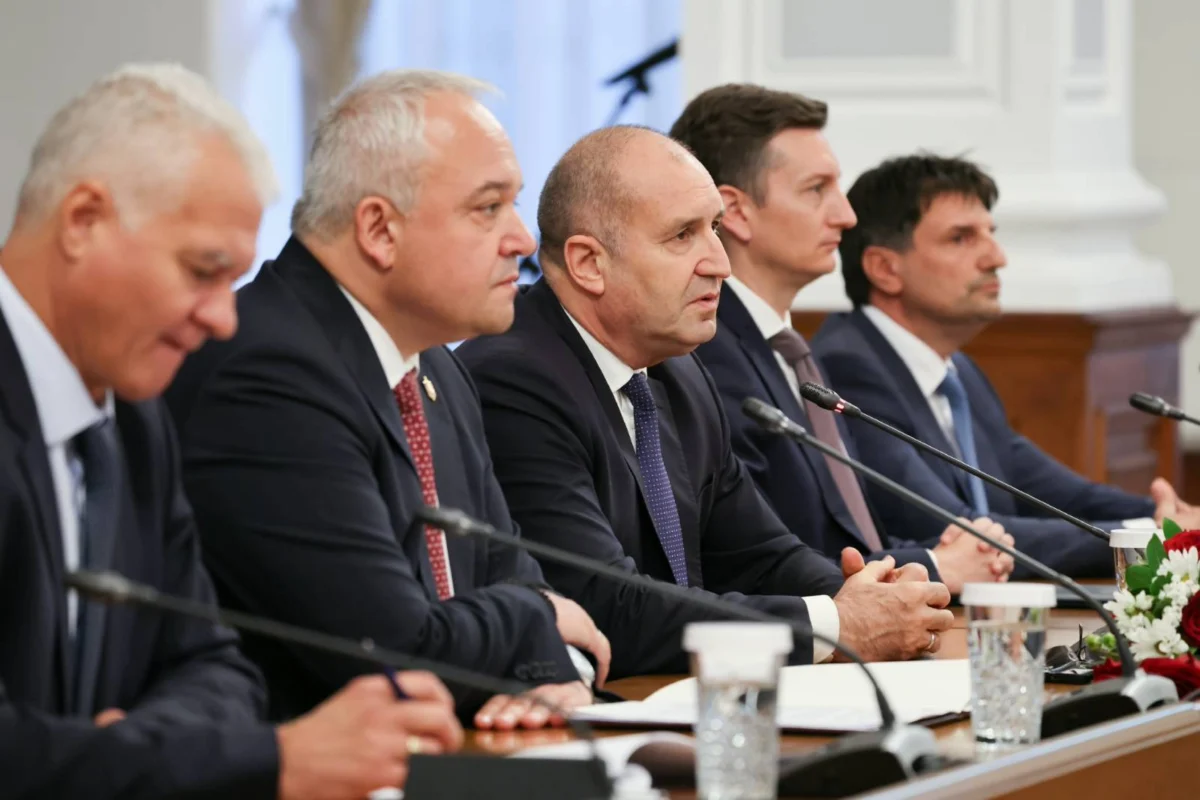 Кабинетът „Радев“ въвежда почти пълна забрана за рекламата на хазарт