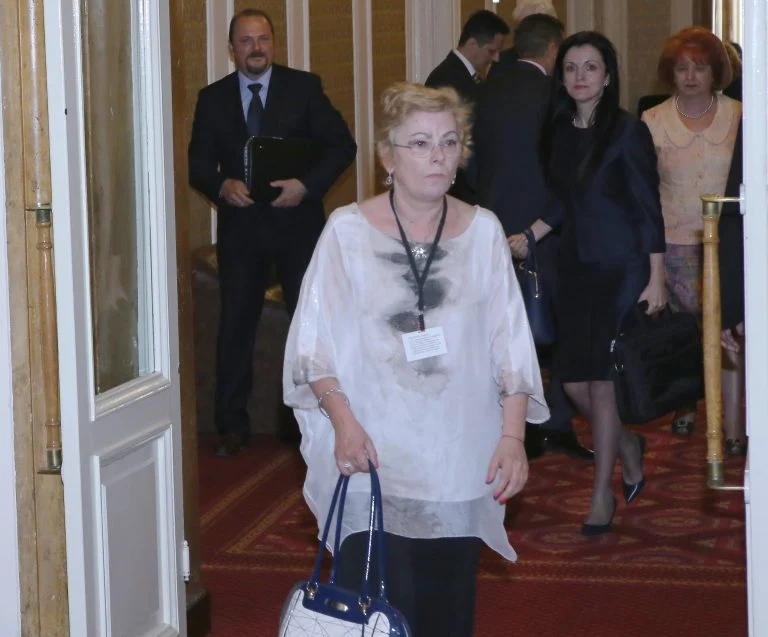 Парламент Юлия Ненкова - председател на КЗК