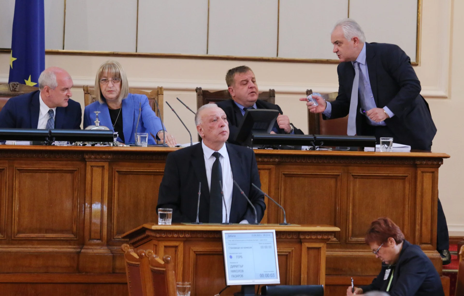 Парламент обсъждане на промените в Конституцията на първо четене Димитър Лазаров