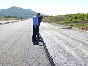 Управителят на Търговище Митко Стайков. се е запознал с дейностите по изграждането на магистралата в участъка между п.в. "Буховци" и п.в. "Белокопитово" на АМ Хемус.