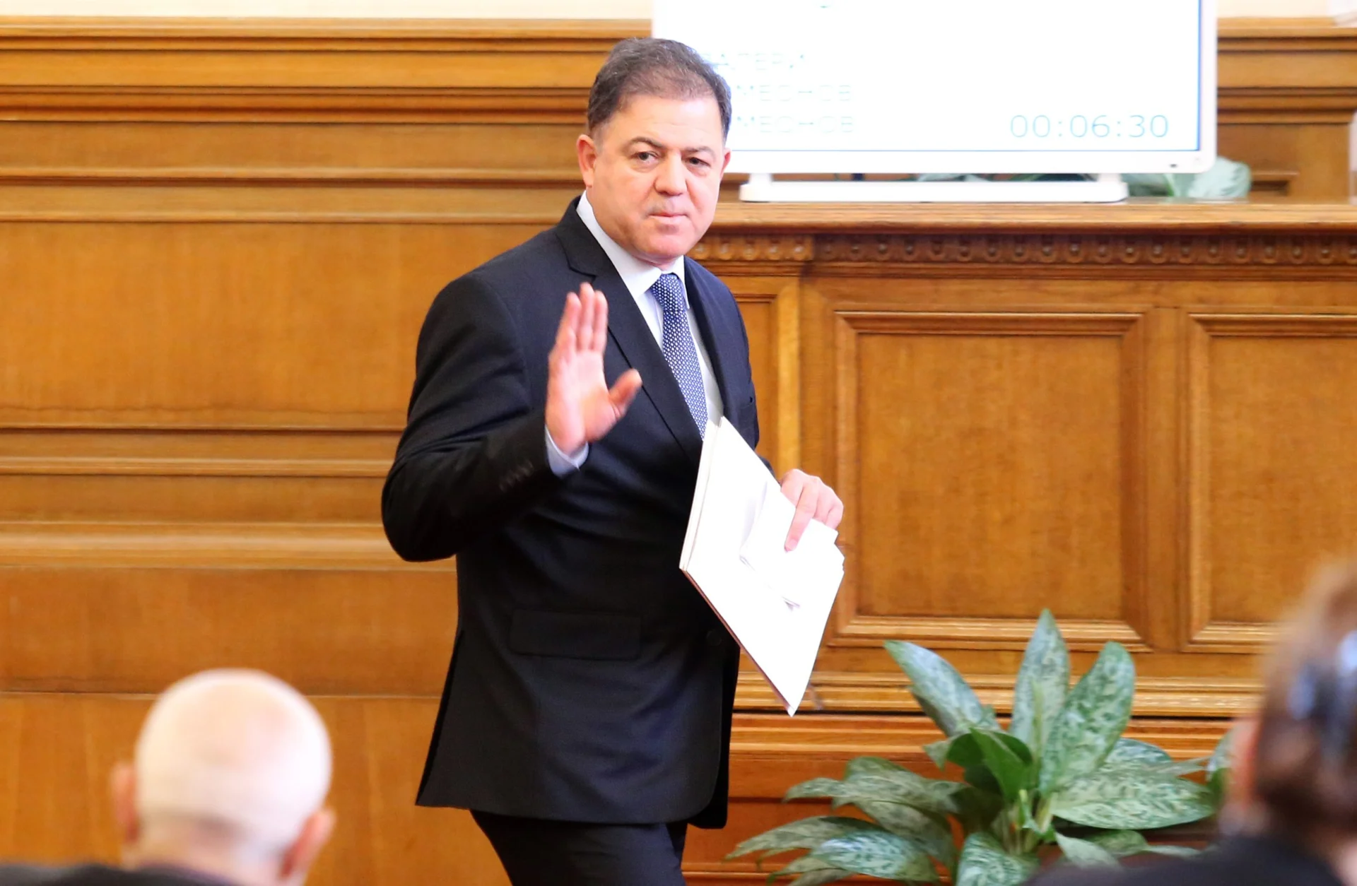 Парламент Николай Ненчев