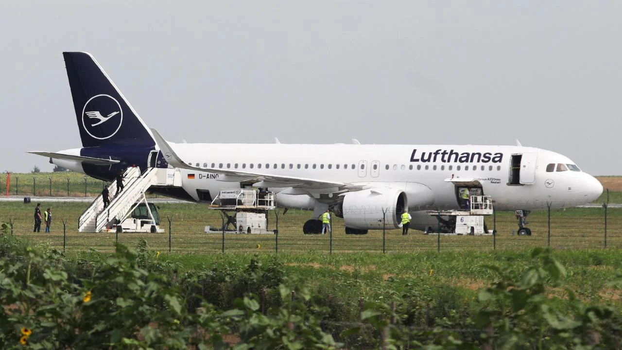 самолет луфтханза белградско летище белград LH 1411