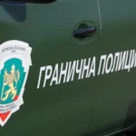 Спипаха 35 мигранти, натъпкани в микробус, край Бургас