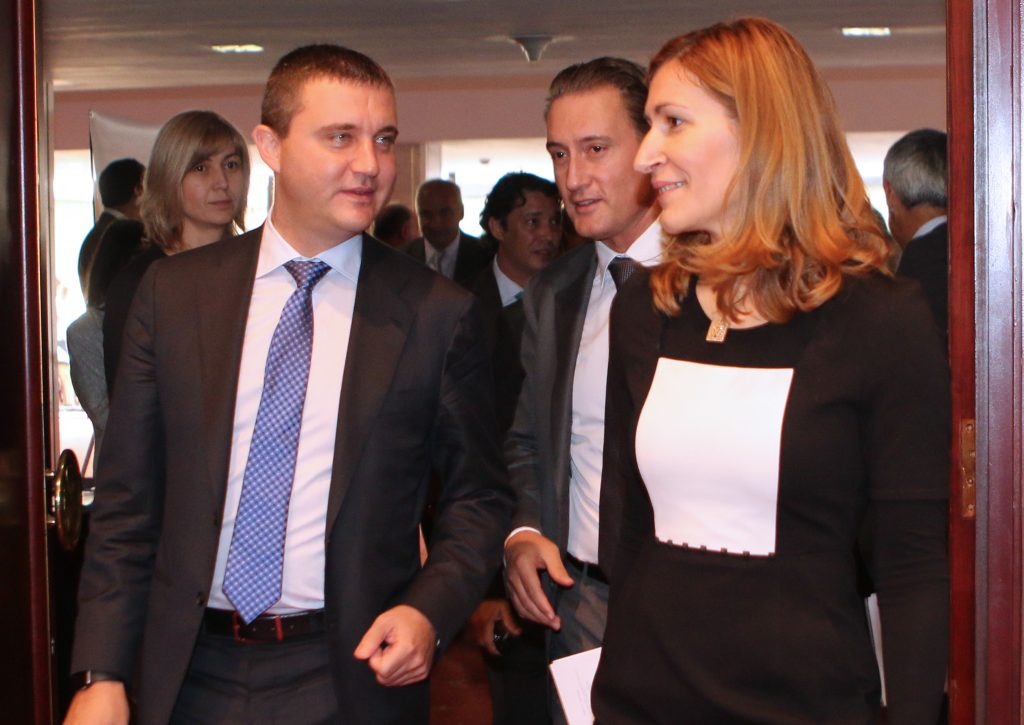 Ангелкова иска повече пари