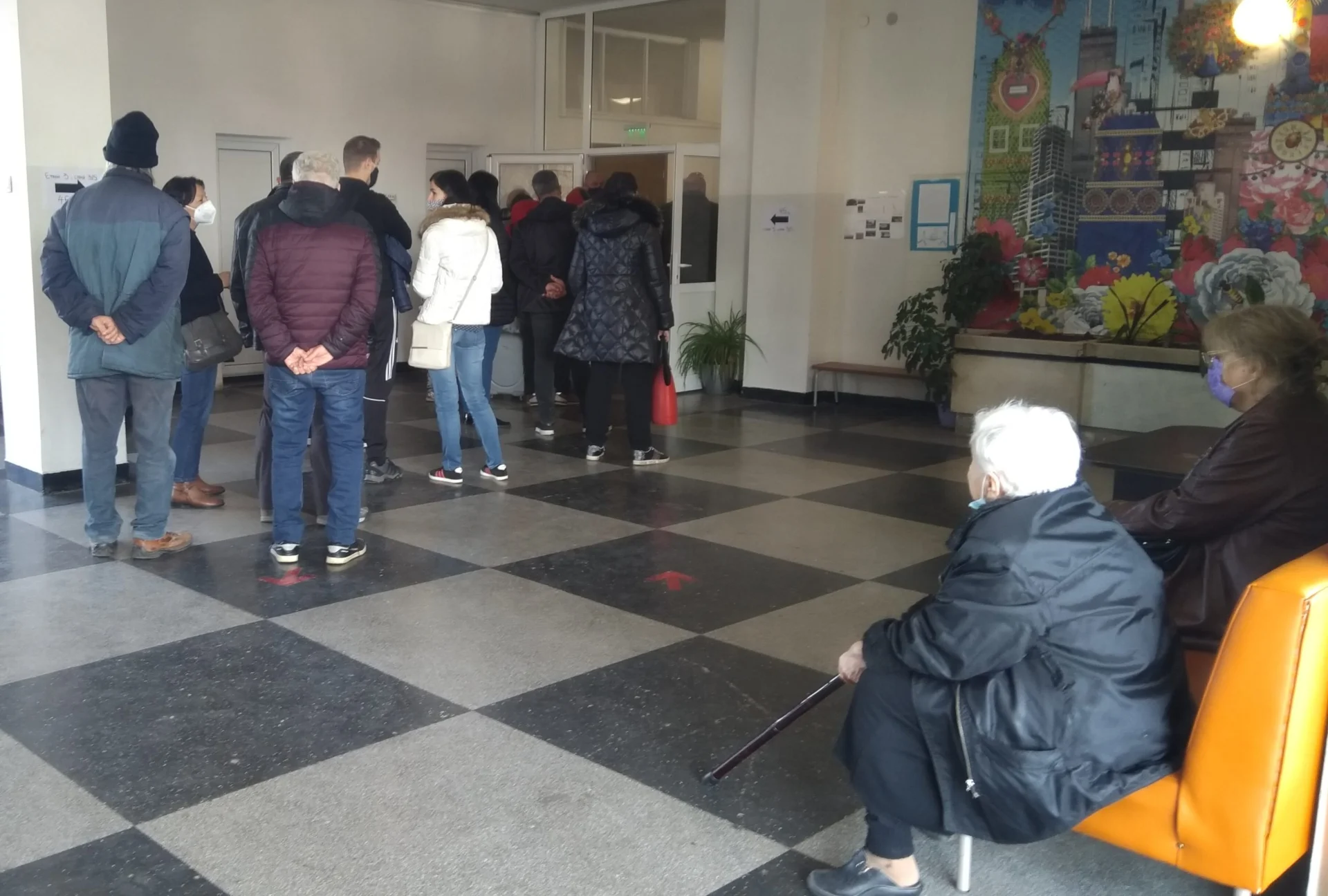 Избори гласоподаватели урни гласуване опашки