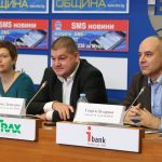 БТА пресконференция Представяне на Барометър за състоянието на софтуерната индустрия :  Бистра Папазова - ръководител на инициативата "ЗАвръщането" Доброслав Димитров - председател на УС на БАСКОМ; Георги Захариев - член на УС на БАСКОМ