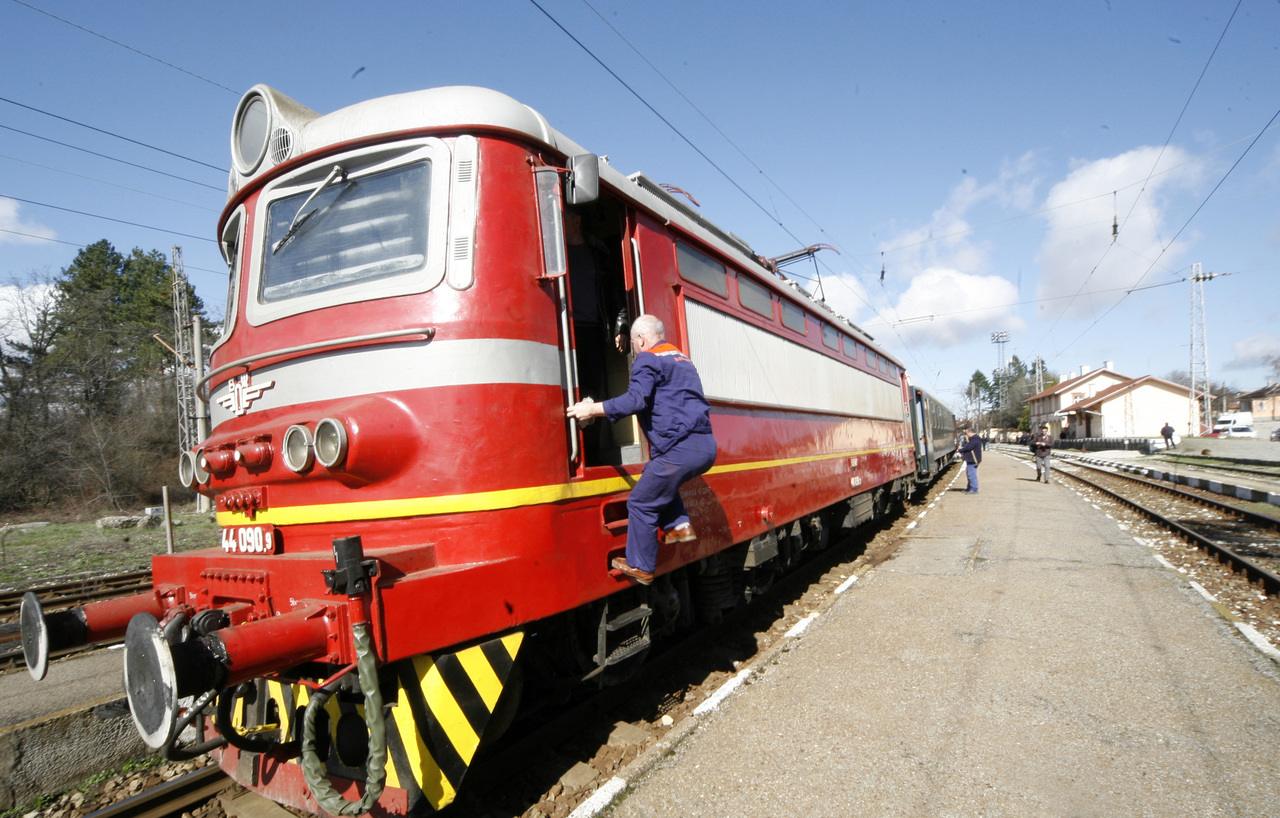 от Централна жп гара с пътуване София – Вакарел – София ще стартира програмата за пробната експлоатация на новодоставени 30 спални пътнически вагони на „ БДЖ – Пътнически превози ЕООД “.