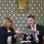 Министърът на финансите Владислав Горанов и кметът на Столична община Йорданка Фандъкова подписаха днес09. 01.  споразумение за сътрудничество в развитието на пилотен модел за изграждане на съвременна система за програмно бюджетиране.