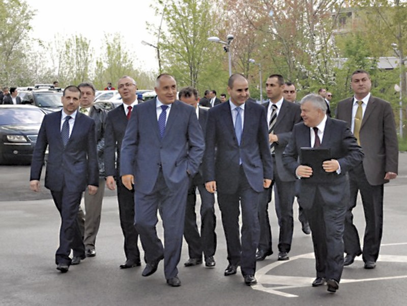 Бившият шеф на националната полиция Ангел Антонов се радваше на дружески отношения с бившия премиер Бойко Борисов и вицето му Цветан Цветанов.