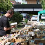 Местят сергиите за книги от пл. Славейков пред хотел Рила