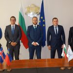 вицепремиерът по климатични политики и министър на околната среда и водите Борислав Сандов и кметовете на четири общини – Йордан Йорданов (община Добрич)