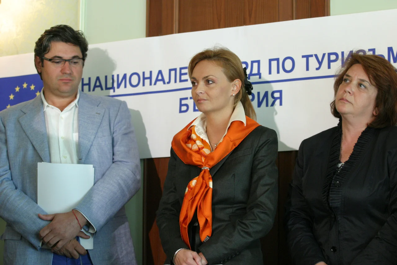 Съвместна пресконференция на Управителния съвет на Национален борд по туризъм и председателя на Държавната агенция по туризъм Анелия КрушковаКрасимир ГерговПоли КарастояноваАнелия Крушкова - предс. на ДАТ