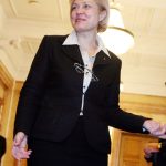 ПарламентМенда Стоянова - председател на комисията по бюджет и финанси