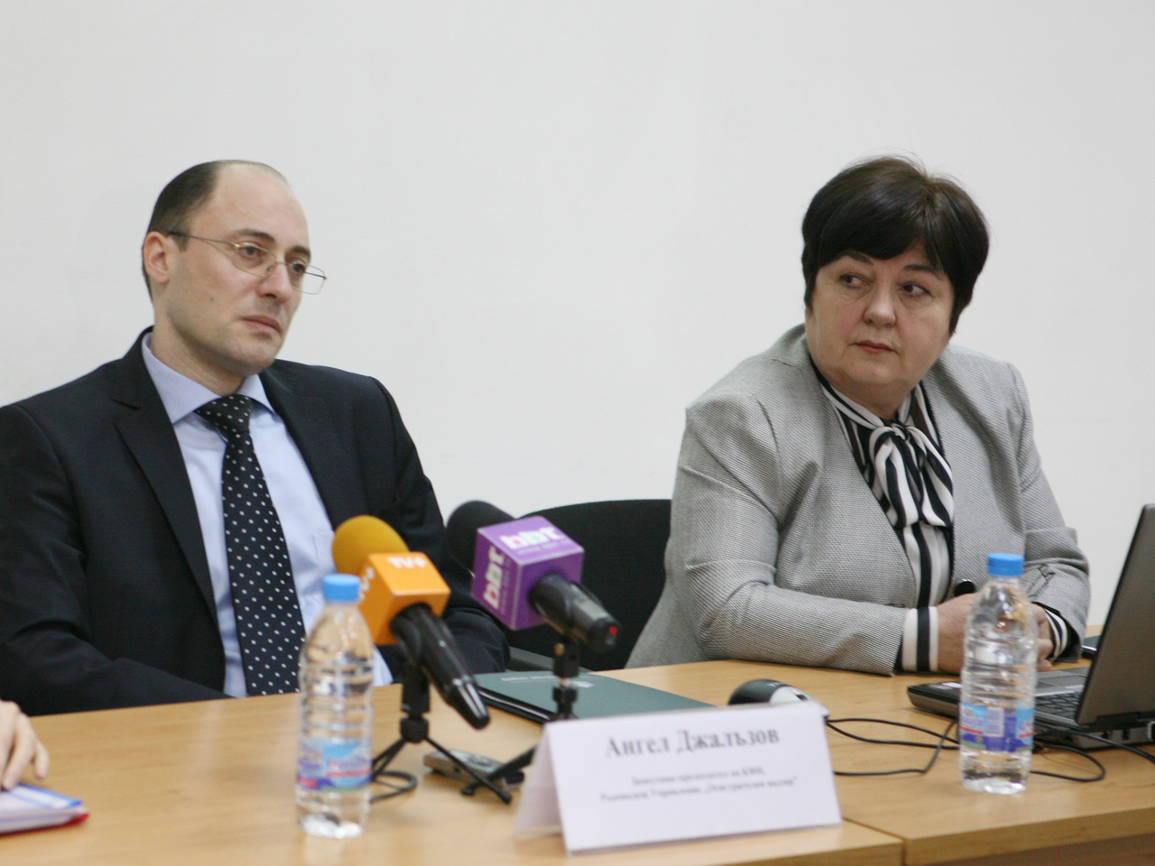 КФНПресконференцияАнгел Джалъзов - зам. предс. на КФНВалентина Динкова - директор регулаторни режими на осигурителния надзор КФН