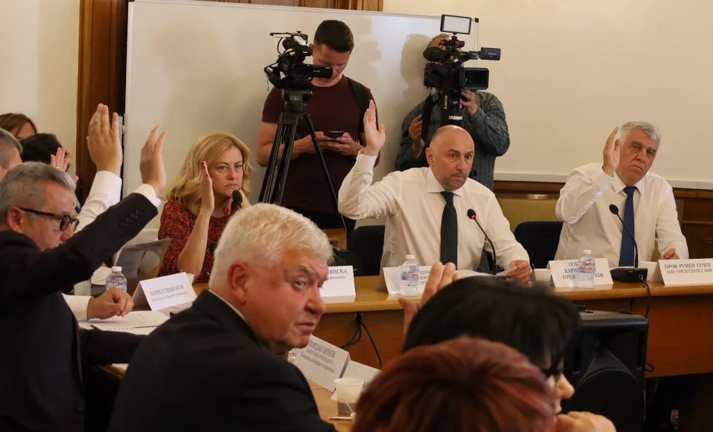 Промени на промените в хазарта - и все "за спорта и културата" 8 Парламент Комисия по бюджет и финанси Любомир Каримански Румен Гечев