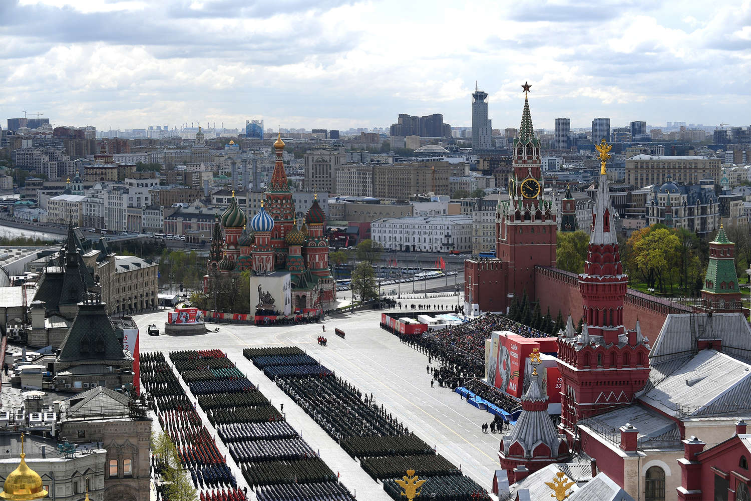 военен парад москва 9 май ден на победата червен площад
